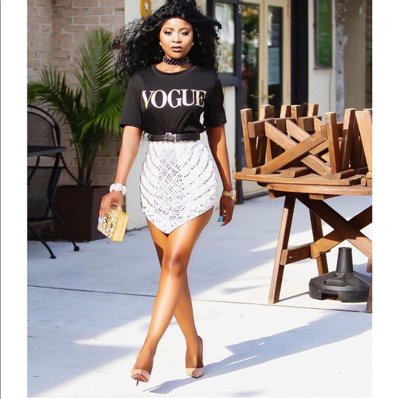 Studded V Shape Mini Skirt With Side Zipper Size 6 - Picture 3 of 8